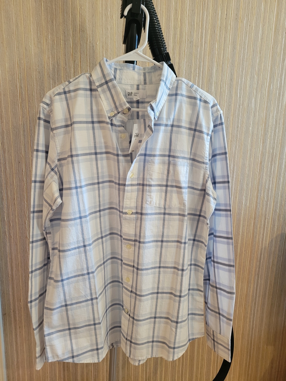 GAP Men's Light Blue and White Plaid Oxford Button-Down Shirt NWT Medium